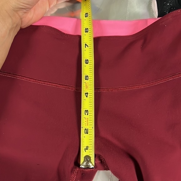 Lululemon athletica Reversible pink and maroon leggings size 8 - Picture 9 of 10